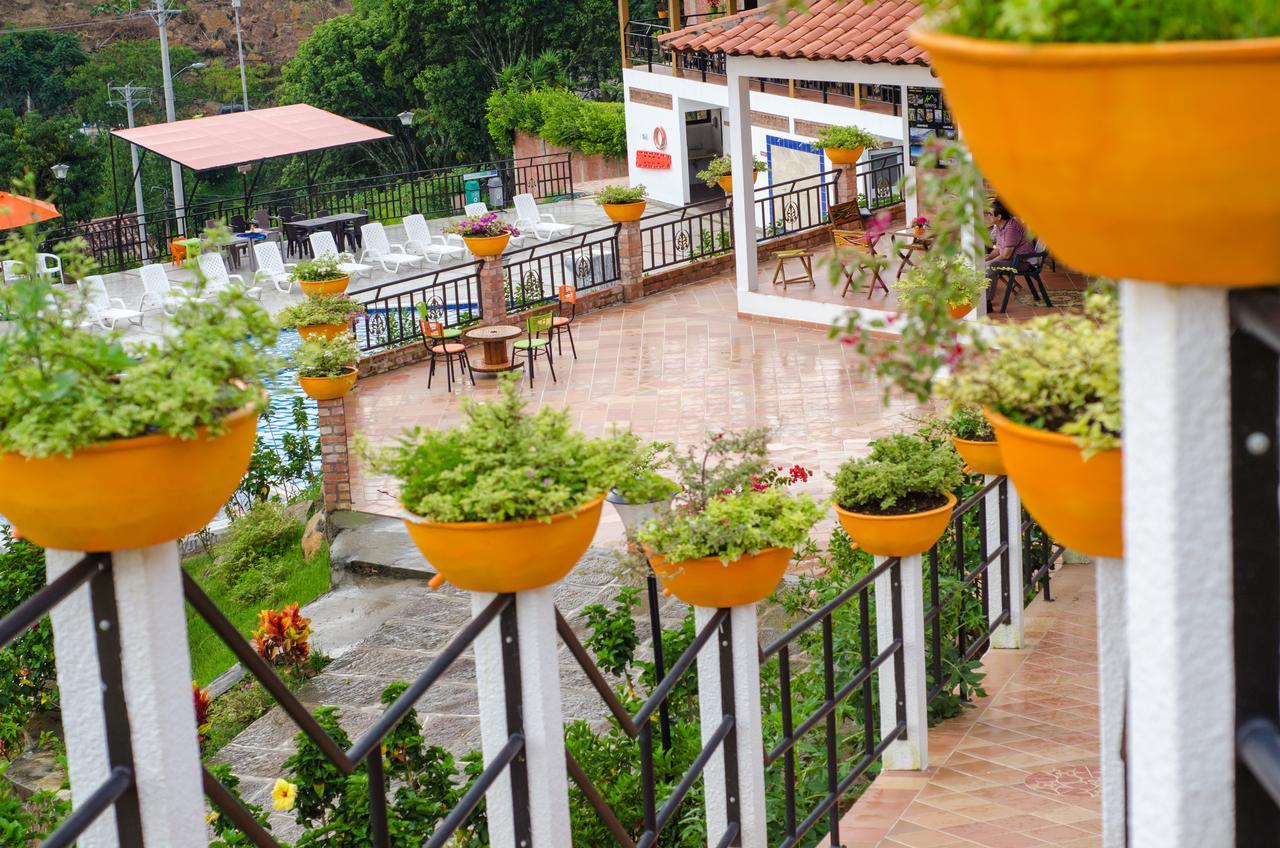 Hotel La Montana San Gil Exterior photo